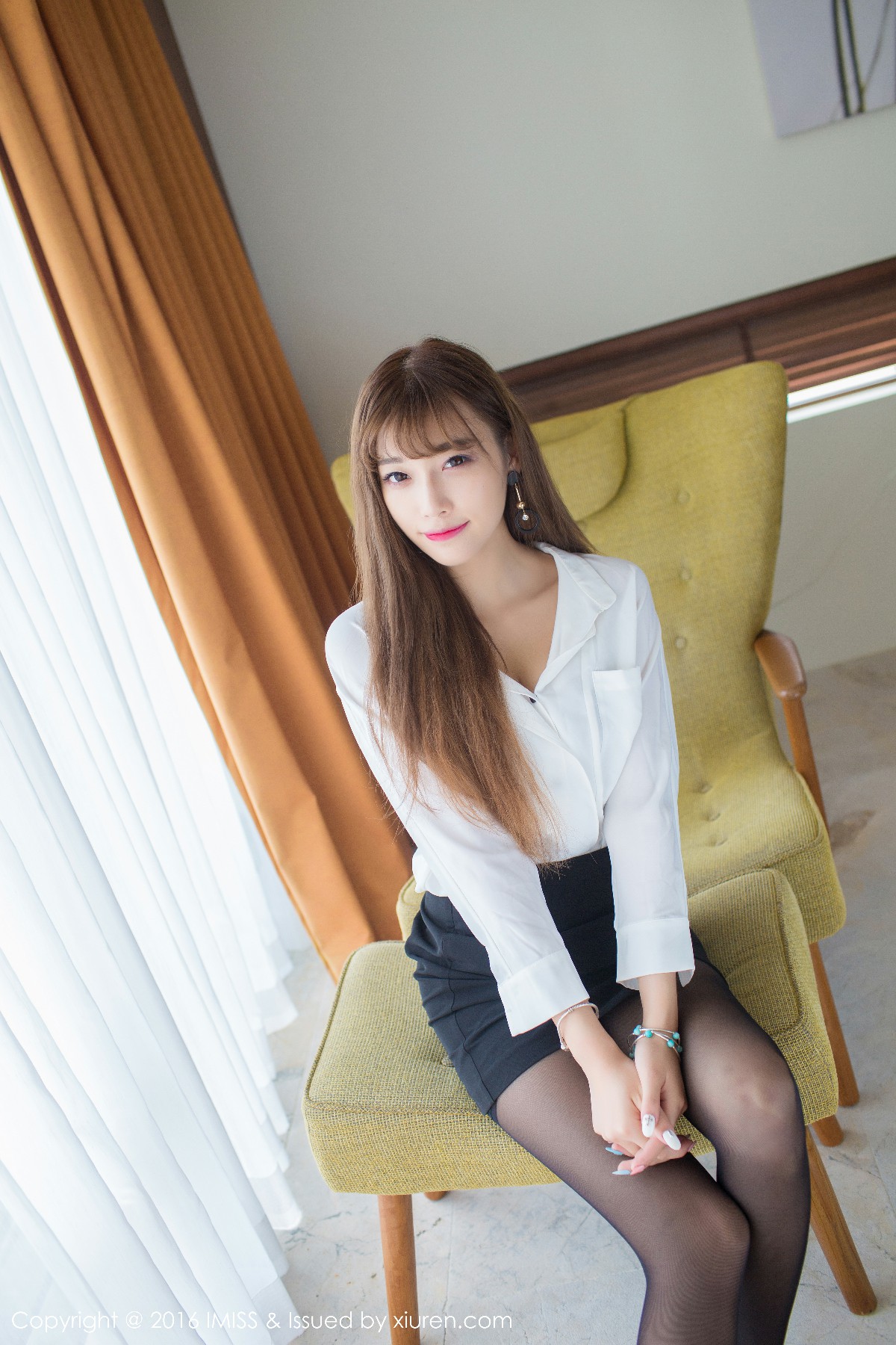IMISS爱蜜社sugar小甜心CC黑丝袜美腿写真