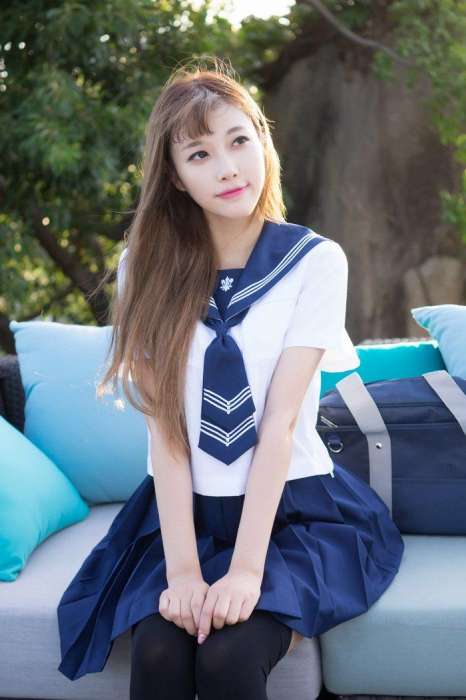 漂亮萌妹子学生制服清新诱惑