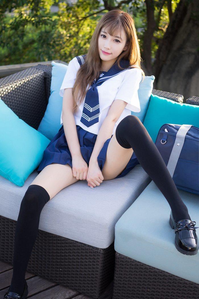 漂亮萌妹子学生制服清新诱惑
