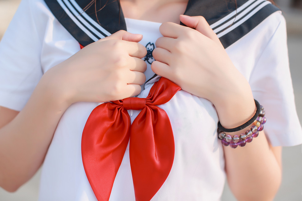 清纯美女疯猫ss同桌的水手服性感写真