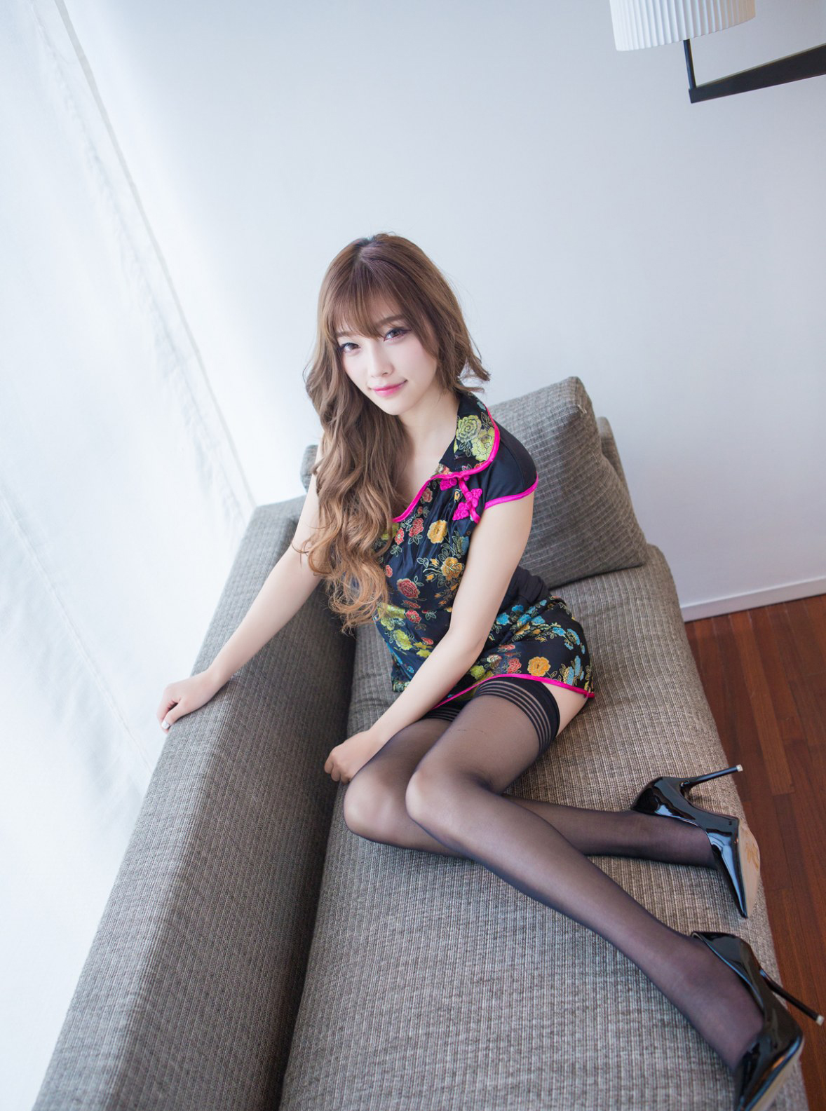 爱蜜社女神小甜心CC长腿黑丝袜照片