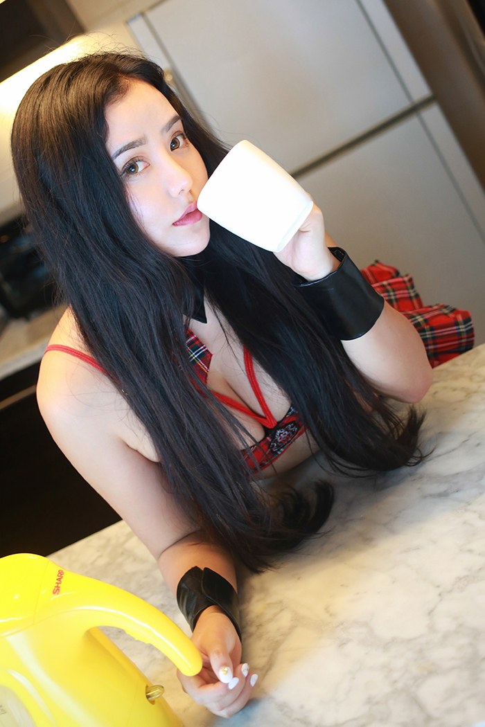 爆乳翘臀玛鲁娜肥臀美乳曲线傲人