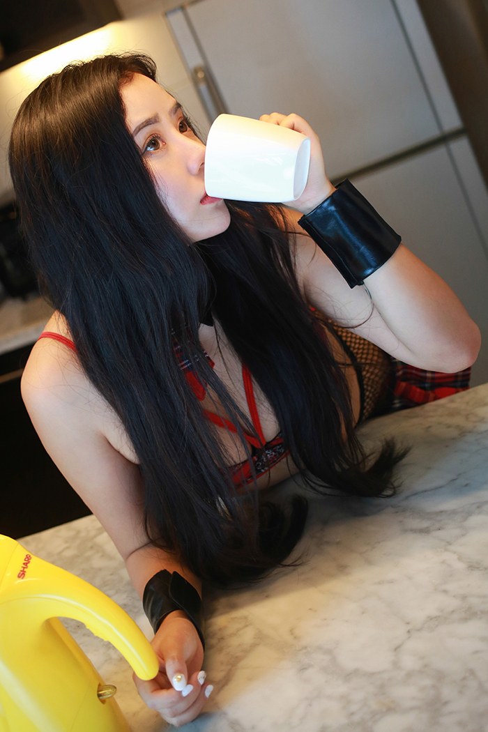 爆乳翘臀玛鲁娜肥臀美乳曲线傲人
