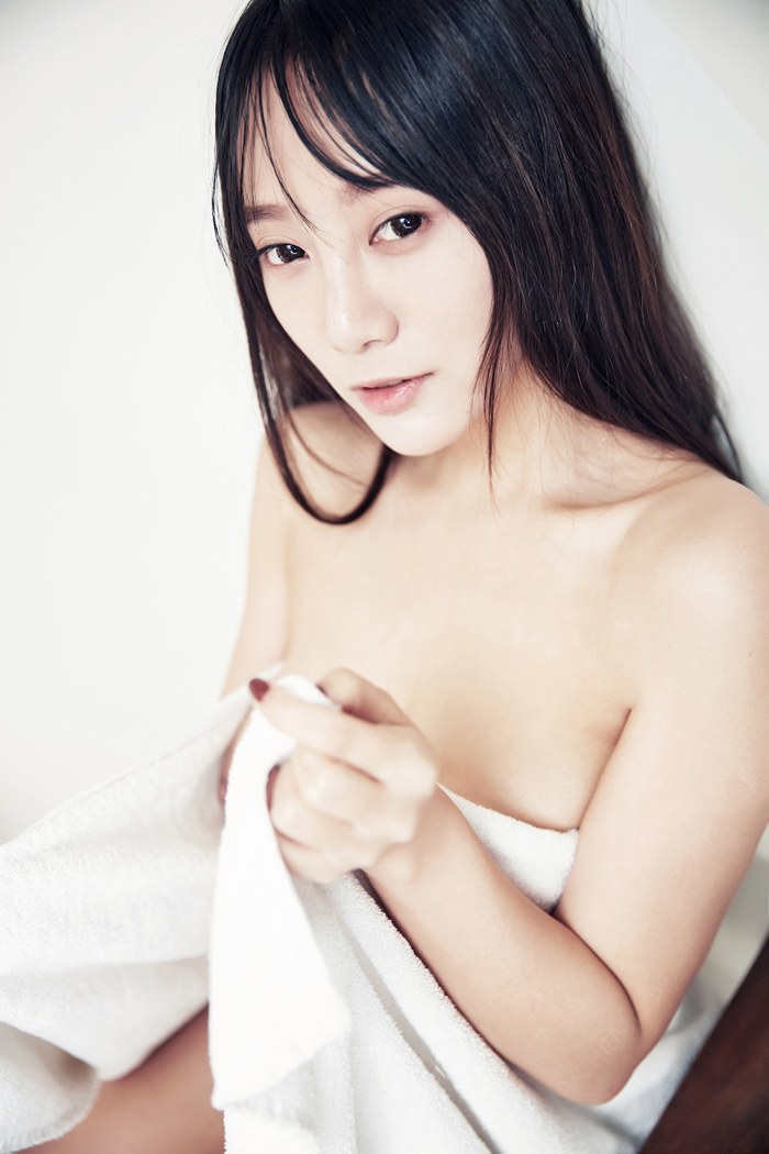 诱惑美人酥胸长腿嫩脚搭配白丝袜