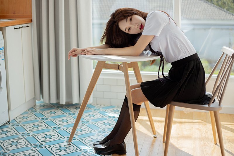 清纯学妹小九月黑丝短裙渴望被调教