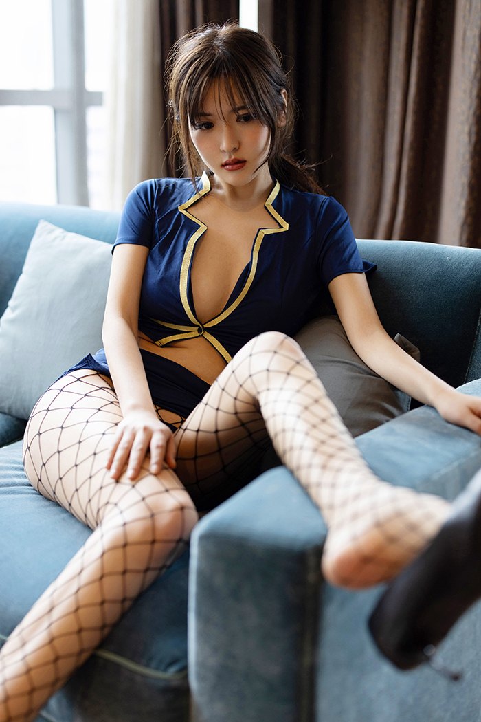 贴心空姐白露小猪黑丝网袜姿势妖娆