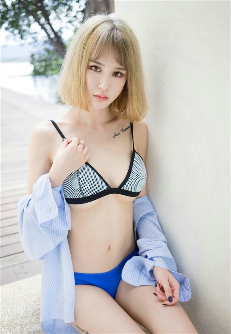 性感蓝色小内内金发小可爱诱惑