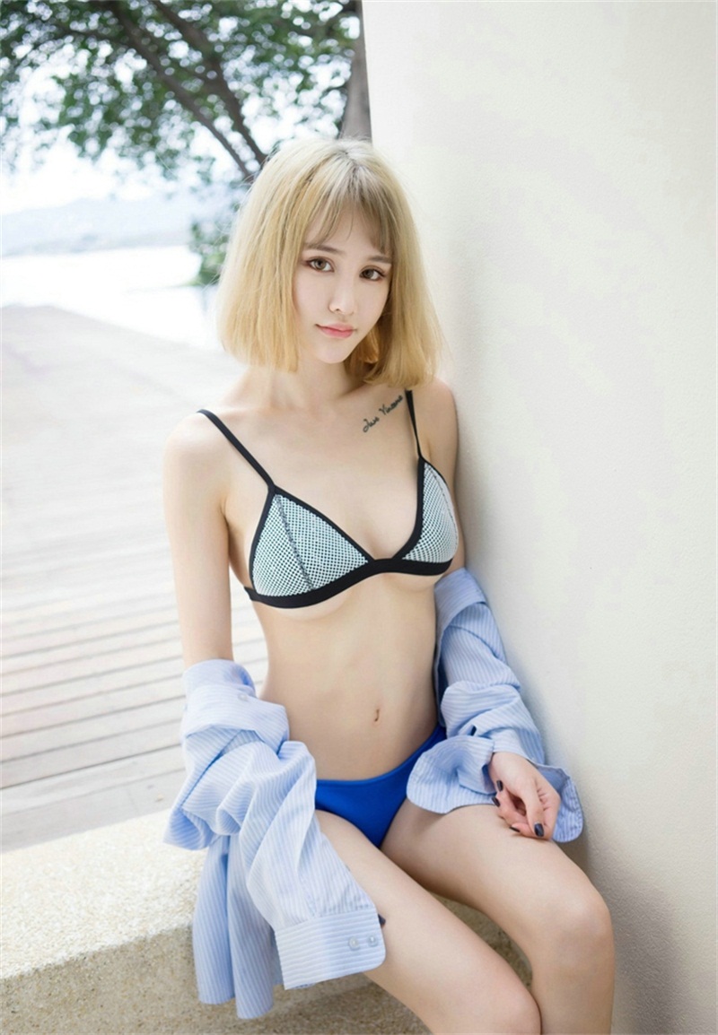 性感蓝色小内内金发小可爱诱惑