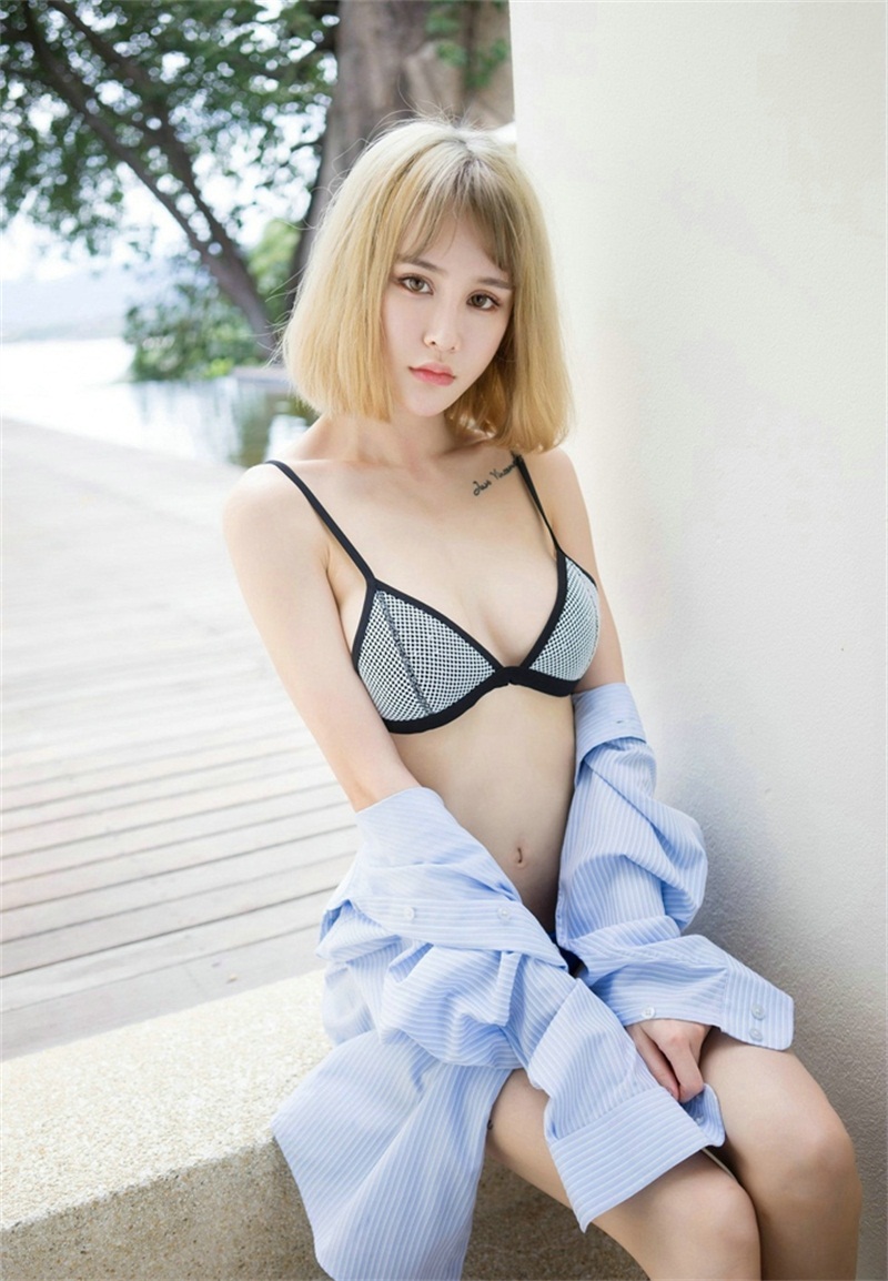 性感蓝色小内内金发小可爱诱惑