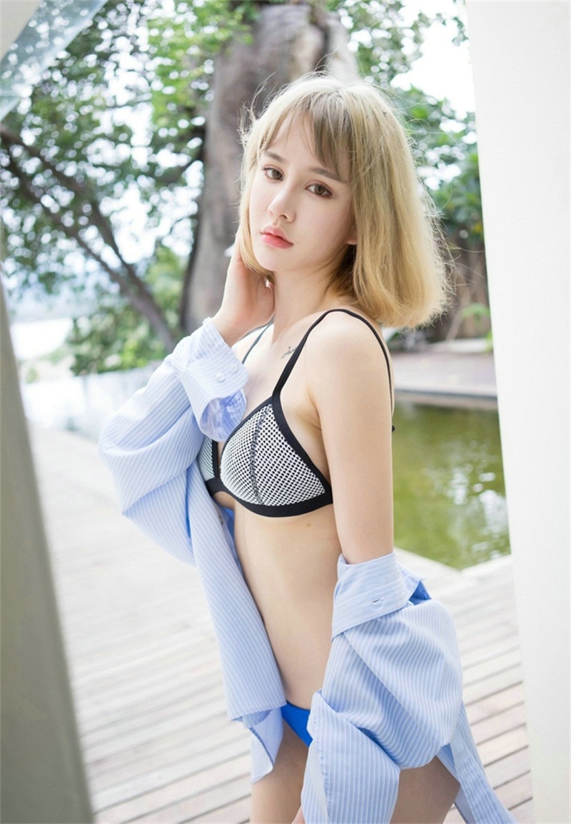 性感蓝色小内内金发小可爱诱惑