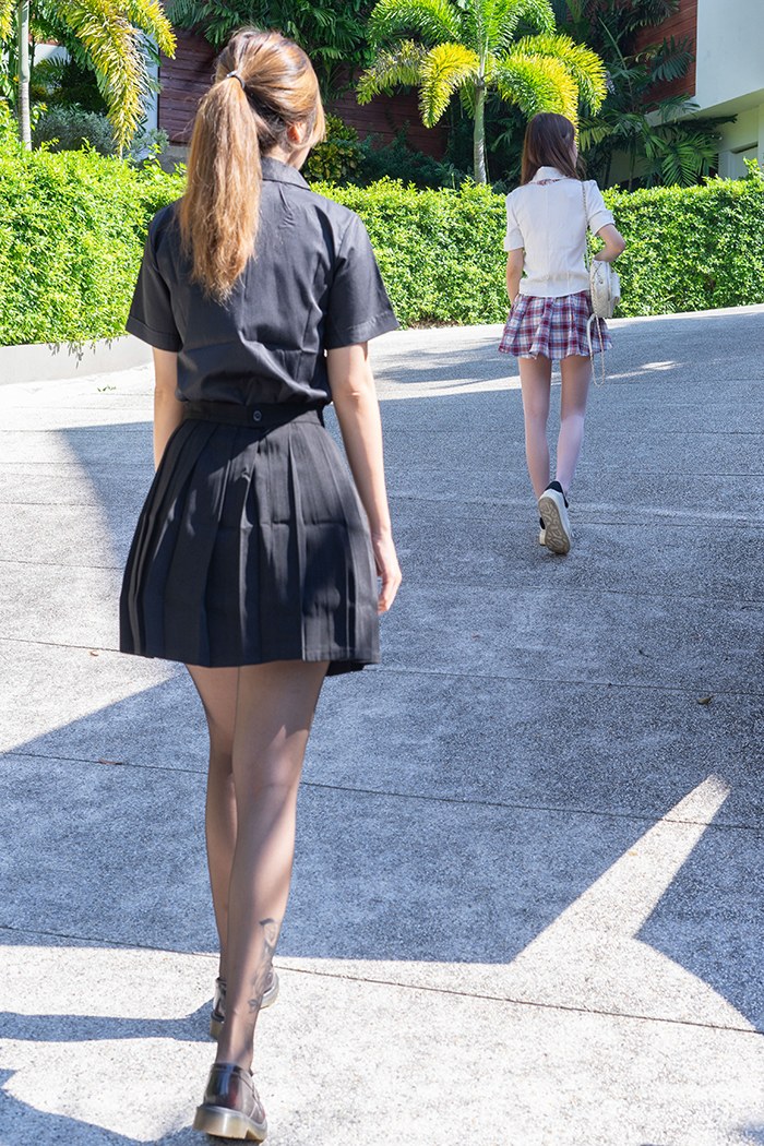 性感姐妹王雨纯周于希相互舔舐爱抚