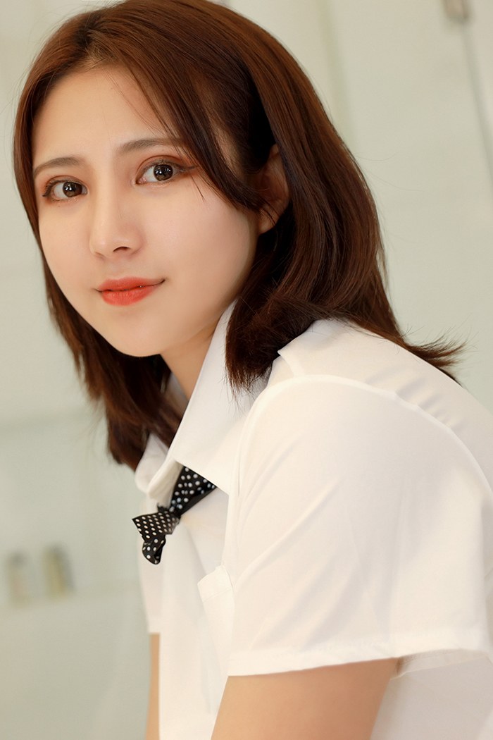 风骚黑丝美女久久手遮半乳大秀蜜汁美臀