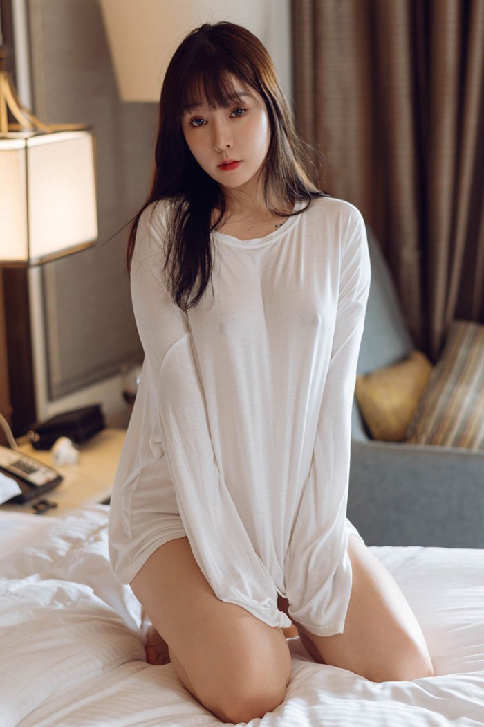 清纯美女王雨纯豪乳深沟若隐若现