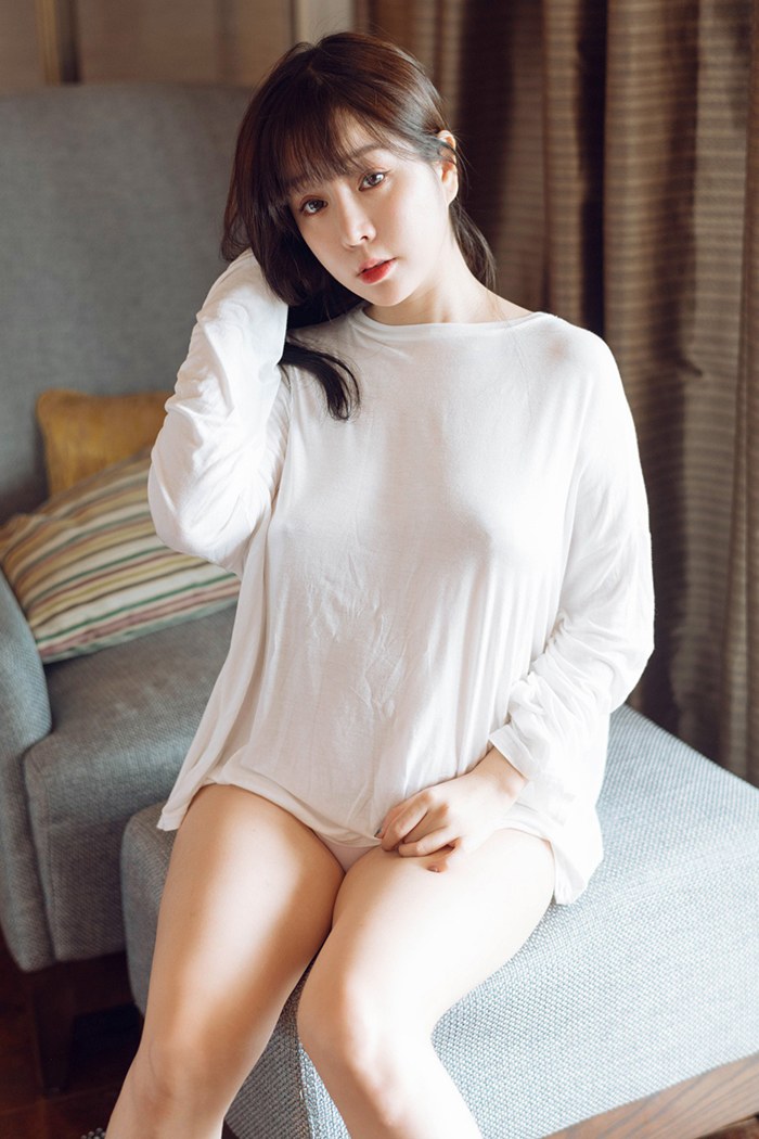 清纯美女王雨纯豪乳深沟若隐若现