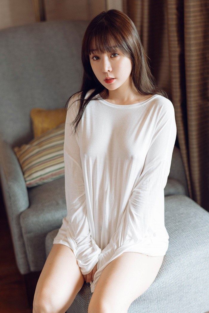 清纯美女王雨纯豪乳深沟若隐若现