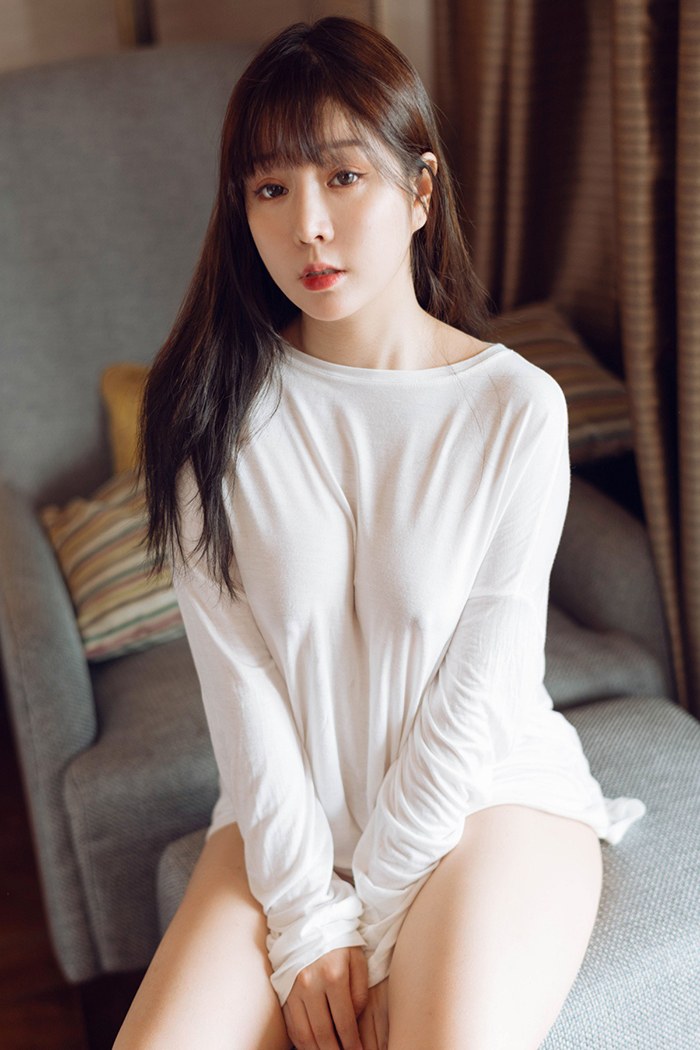 清纯美女王雨纯豪乳深沟若隐若现