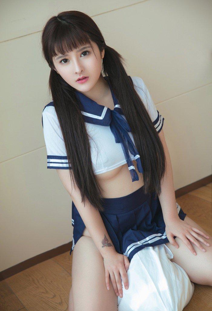 丰腴上围撑爆内衣杨漫妮貌美童颜骚气外露