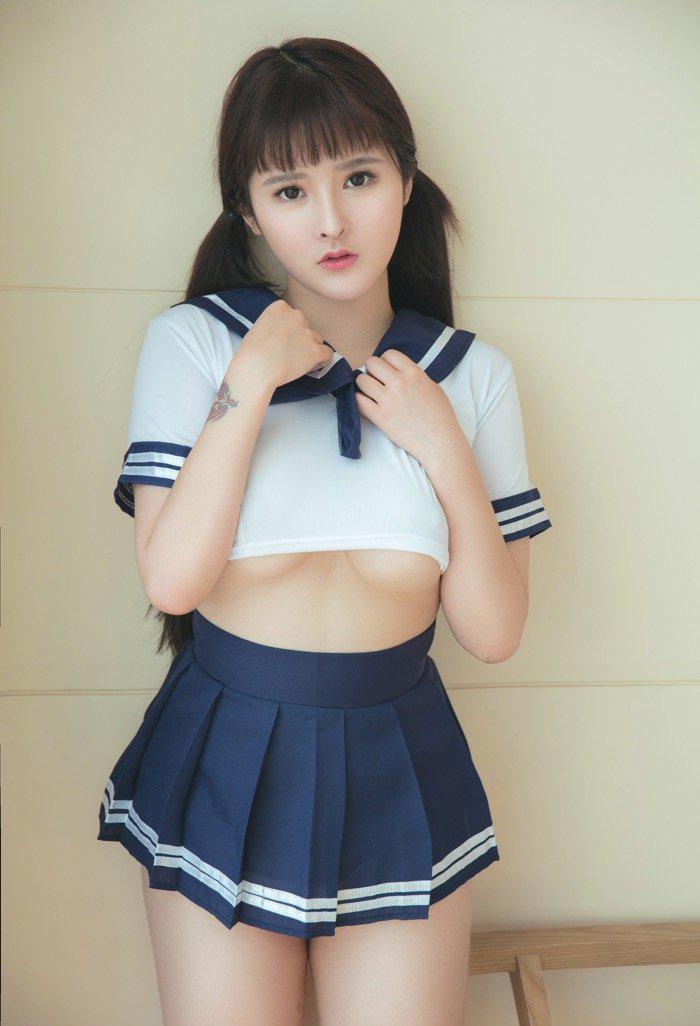 丰腴上围撑爆内衣杨漫妮貌美童颜骚气外露