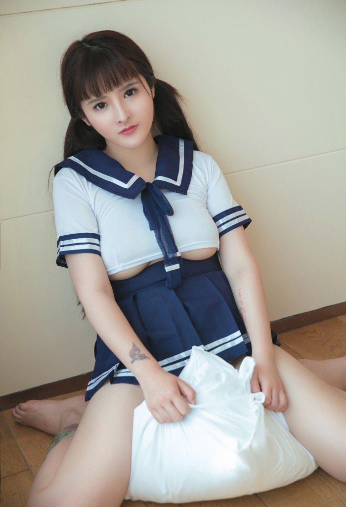 丰腴上围撑爆内衣杨漫妮貌美童颜骚气外露