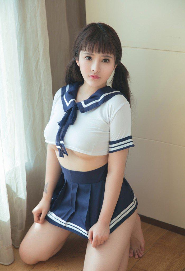 丰腴上围撑爆内衣杨漫妮貌美童颜骚气外露