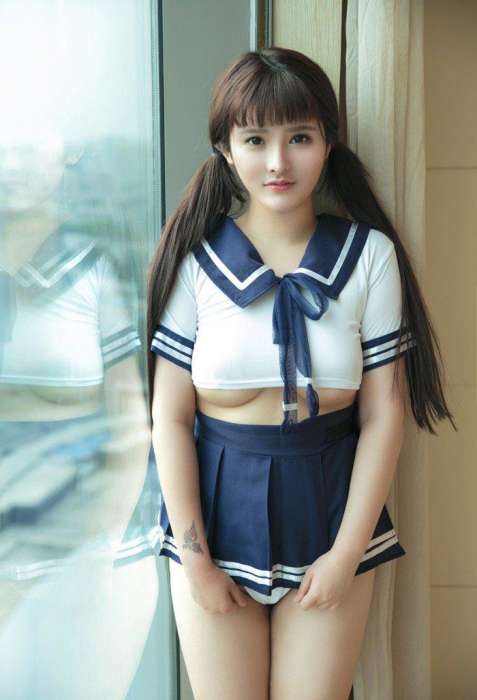 丰腴上围撑爆内衣杨漫妮貌美童颜骚气外露