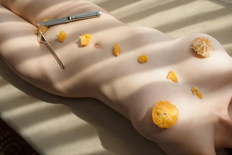 人体盛沈梦瑶食物遮羞裸身诱人