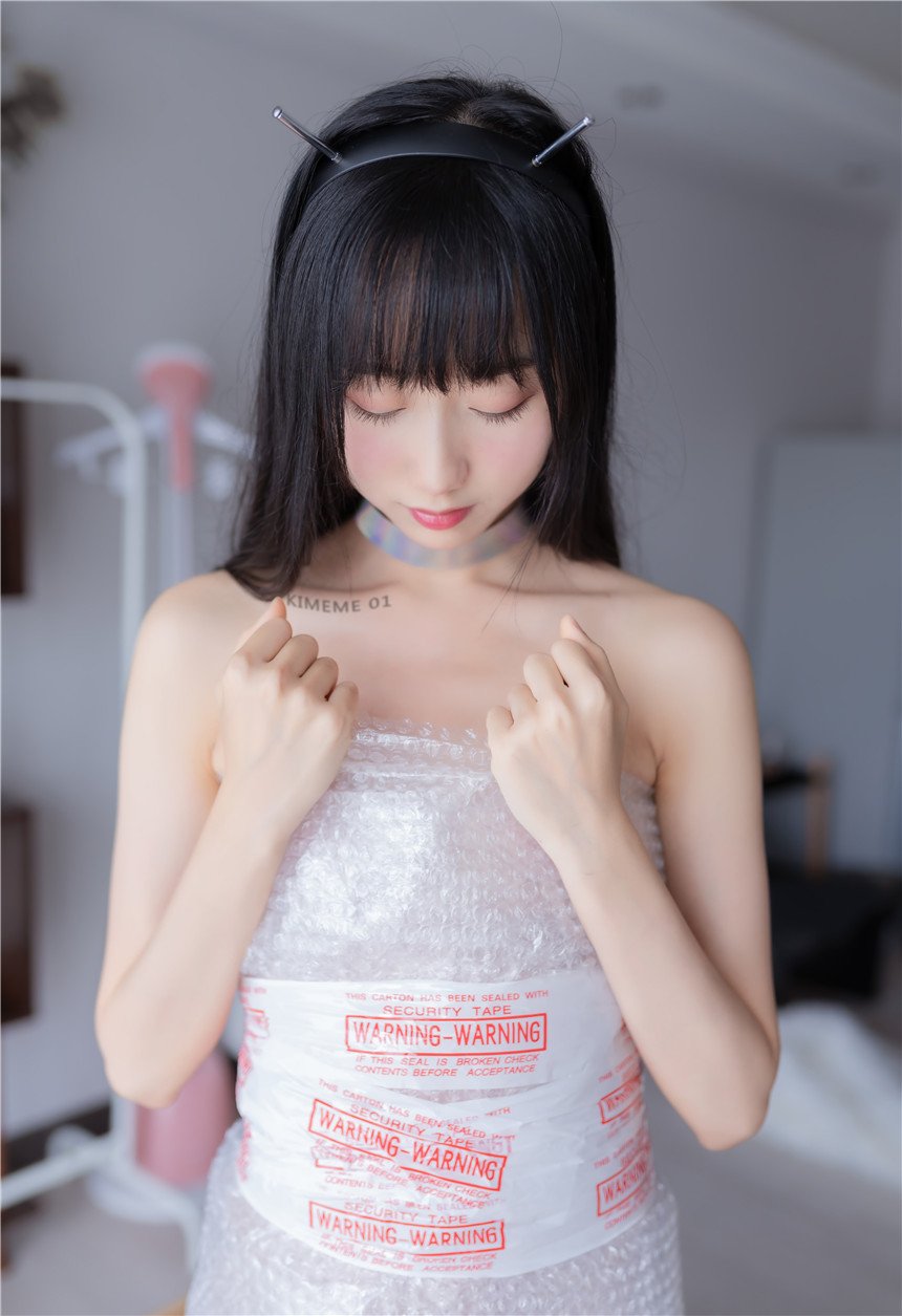 清纯美女把自己快递给最爱的人