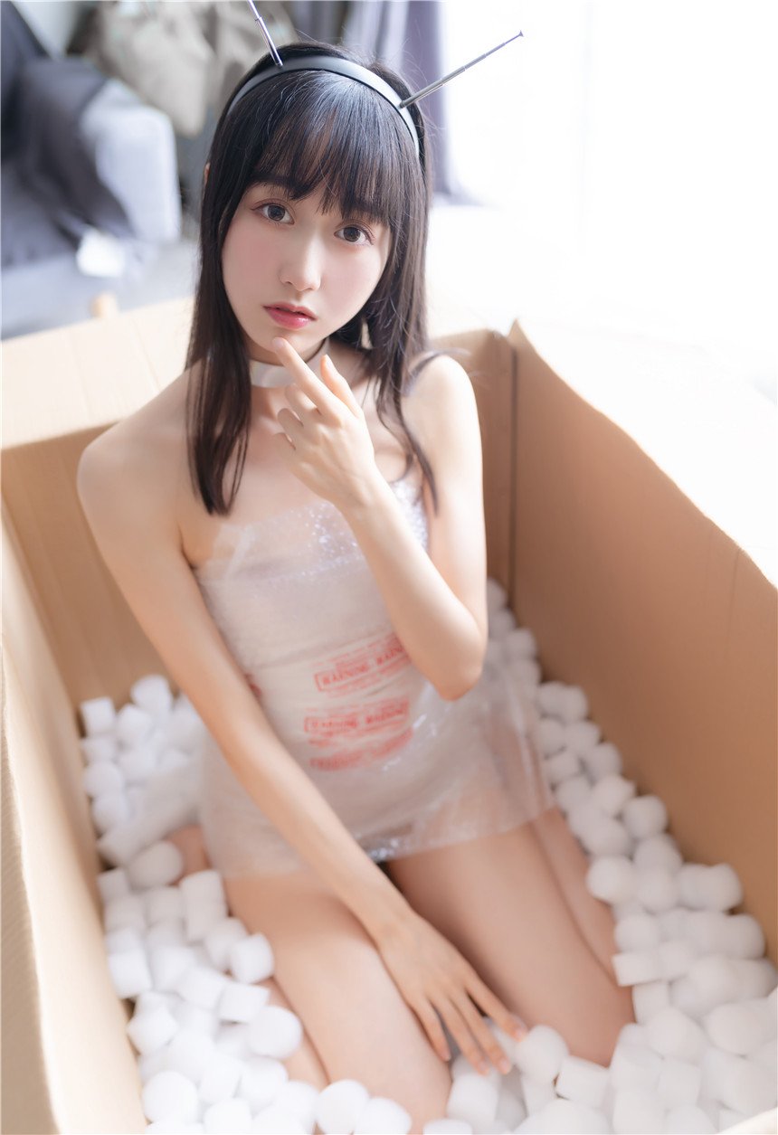 清纯美女把自己快递给最爱的人