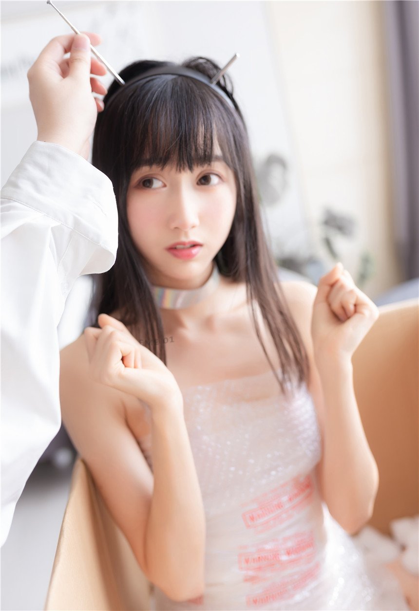 清纯美女把自己快递给最爱的人