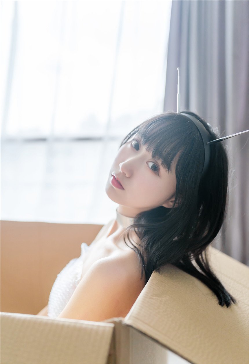 清纯美女把自己快递给最爱的人