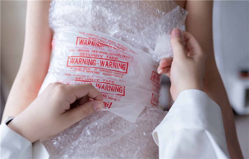 清纯美女把自己快递给最爱的人