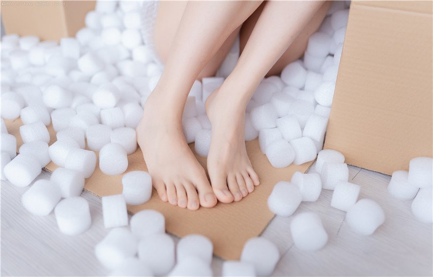 清纯美女把自己快递给最爱的人