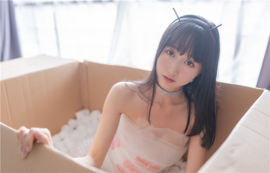 清纯美女把自己快递给最爱的人