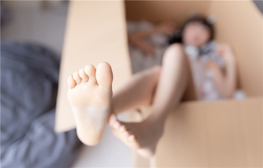 清纯美女把自己快递给最爱的人