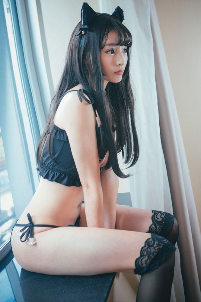 猫耳美眉童颜巨乳黑丝美腿诱惑足
