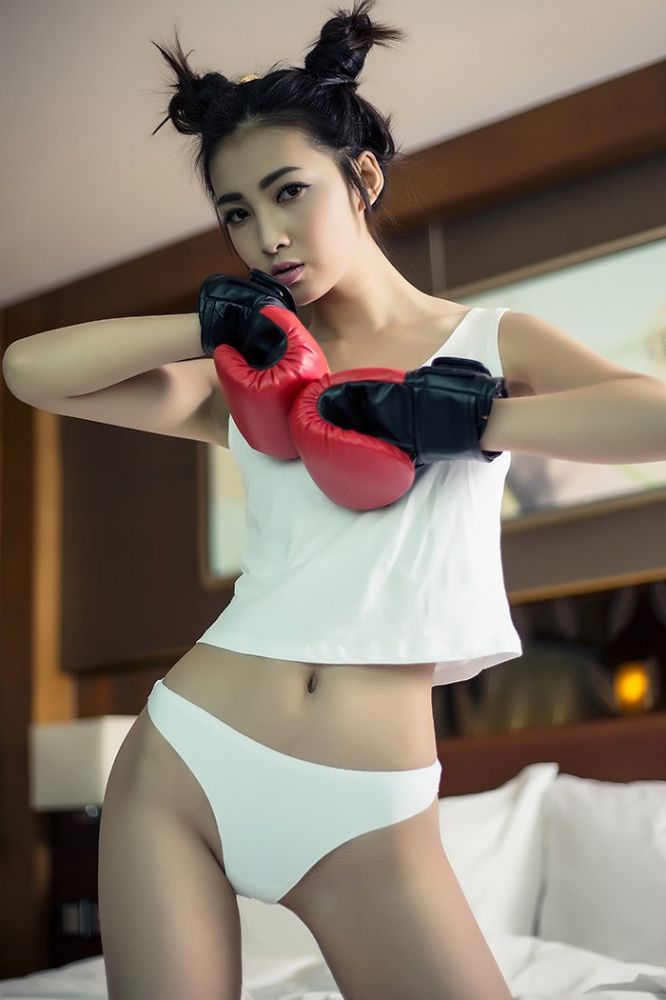 萌妹小妞儿张爽丸子头清纯写真