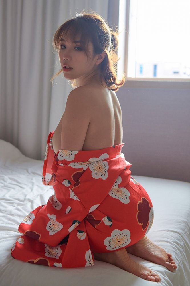 蛇蝎美人黄乐然性感和服舞弄风姿