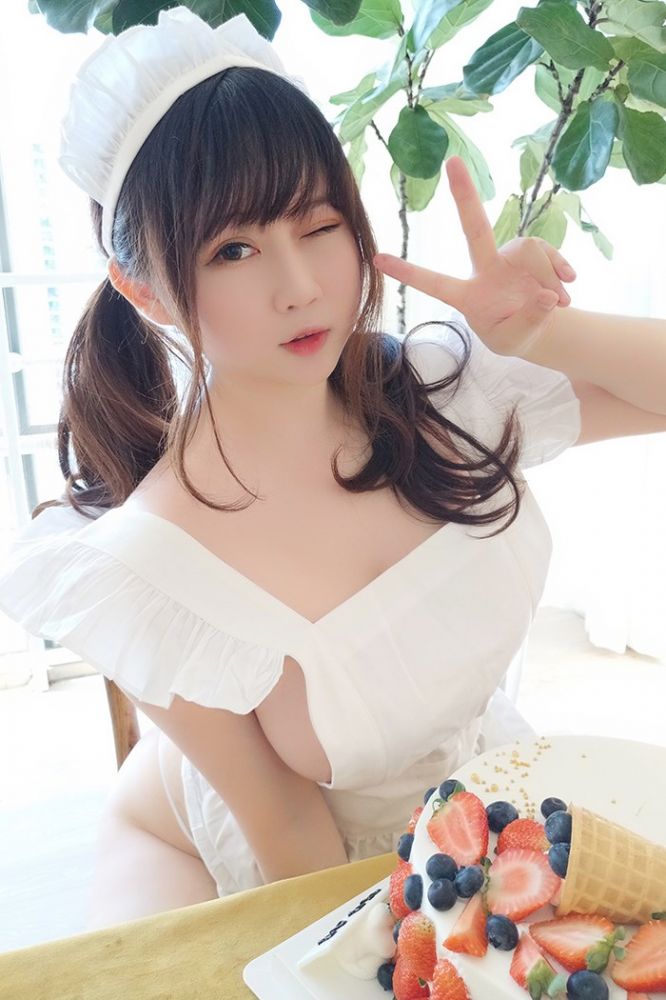 少女厨娘依酱童颜巨乳不经意侧漏