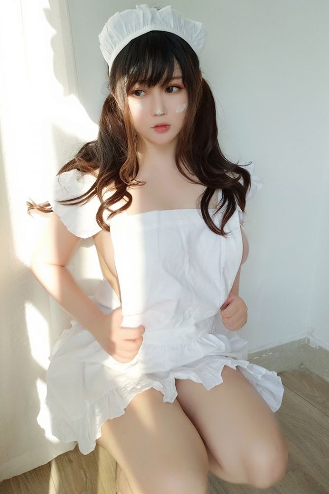 少女厨娘依酱童颜巨乳不经意侧漏