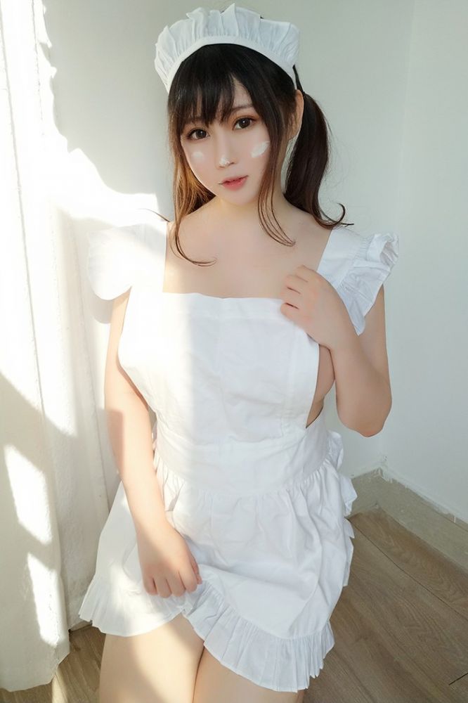 少女厨娘依酱童颜巨乳不经意侧漏