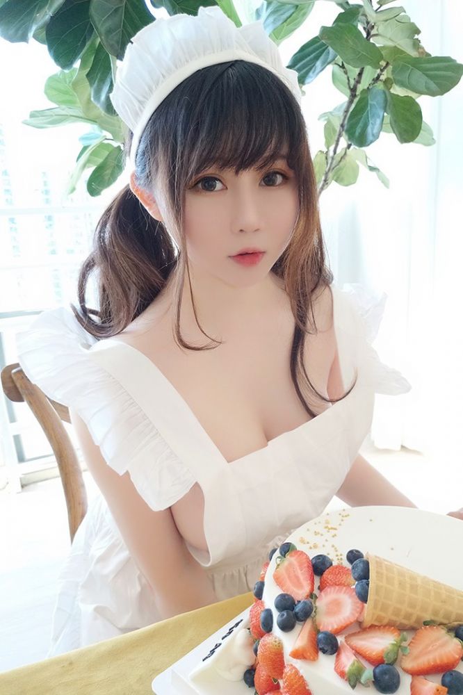 少女厨娘依酱童颜巨乳不经意侧漏