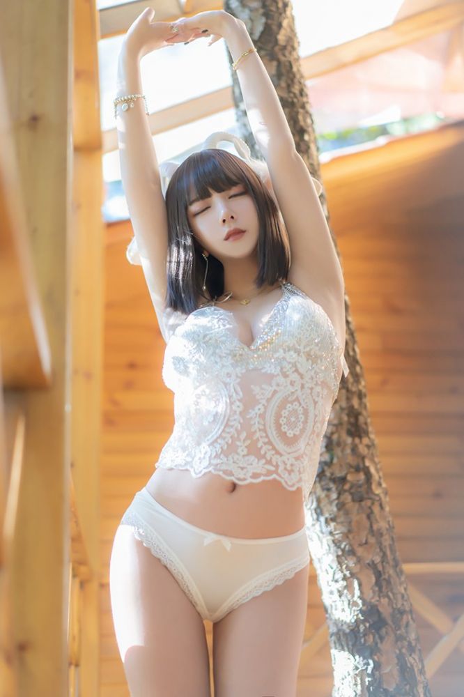 清纯小羊米线线闪亮内衣大秀美乳魅惑