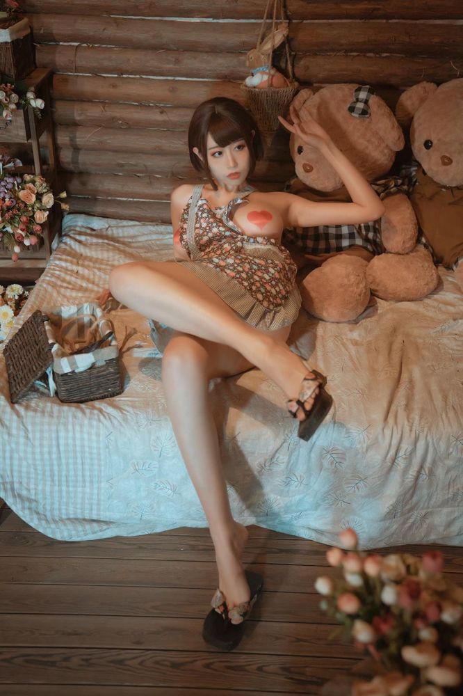 性感火辣的中国老板娘女仆装侧漏美乳