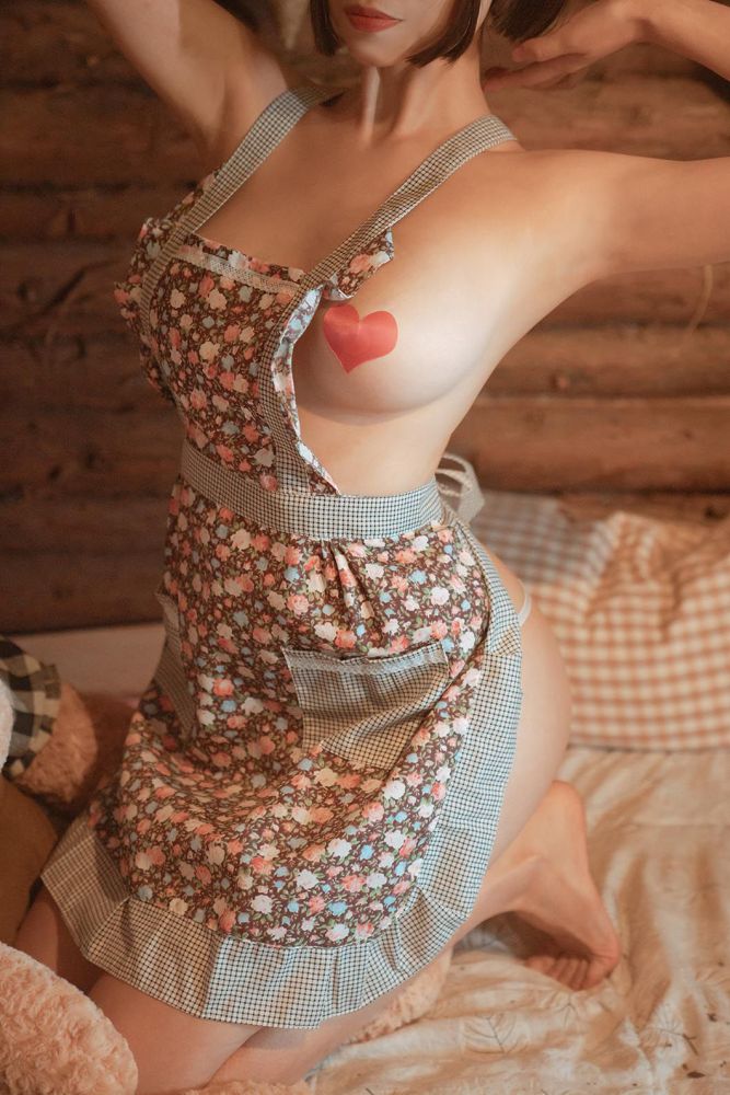 性感火辣的中国老板娘女仆装侧漏美乳