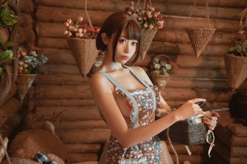 性感火辣的中国老板娘女仆装侧漏美乳