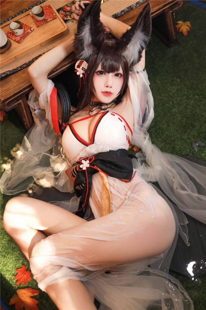 姿态诱人的小妖精妩媚狐狸装