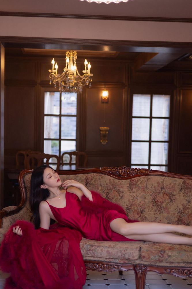 秀人网人气女神鱼子酱玫瑰会枯萎但浪漫不会