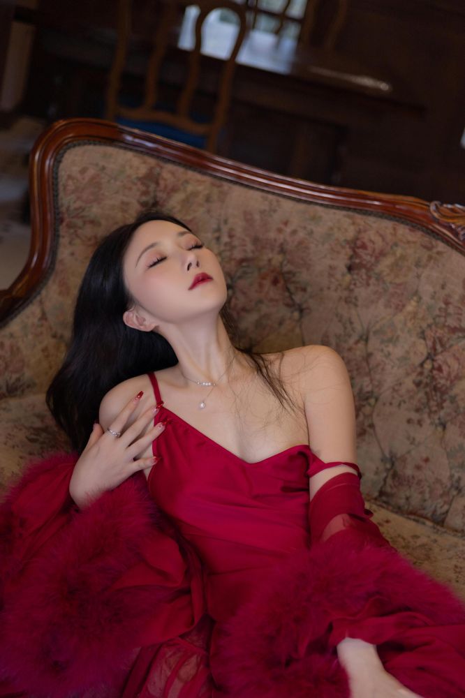 秀人网人气女神鱼子酱玫瑰会枯萎但浪漫不会