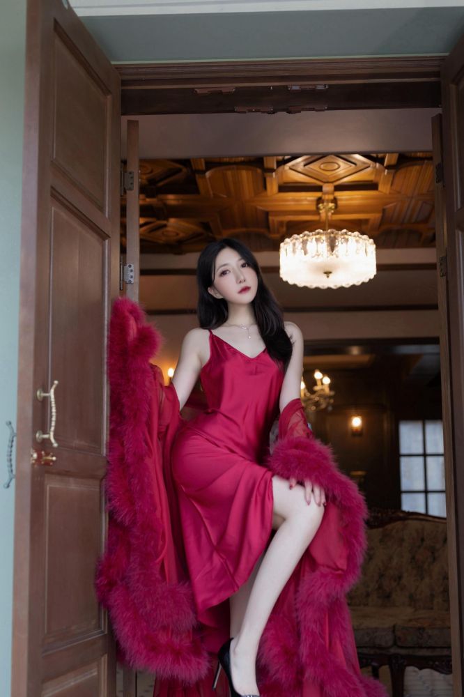 秀人网人气女神鱼子酱玫瑰会枯萎但浪漫不会