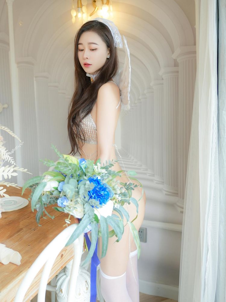 秀人网喵喵jojo超性感钻石内衣珠帘内裤